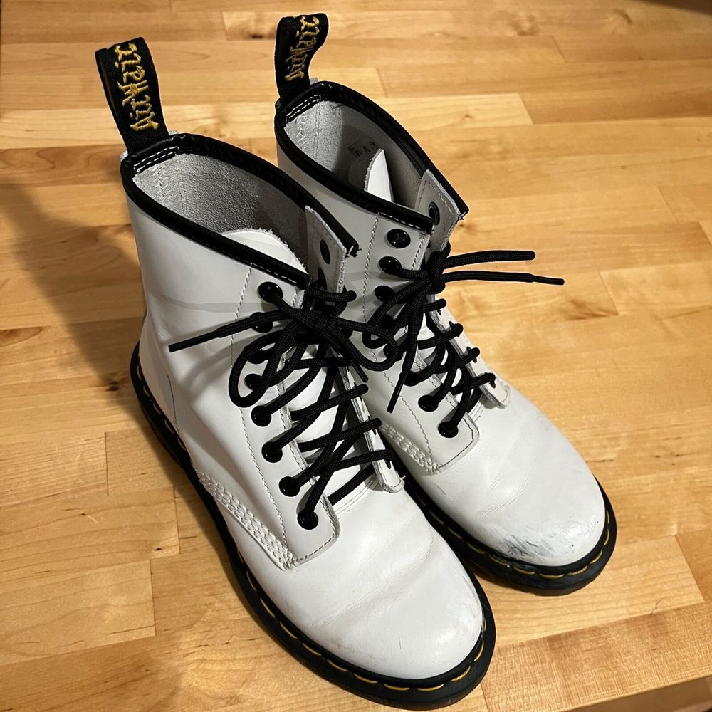 Dr. Martens Smooth 11821 White Leather Combat Boots 8 Eye Lace Up Women's Size 6